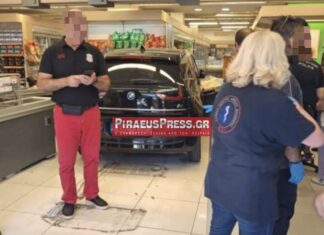 ΝΙΚΑΙΑ: Η πρώτη εικόνα από την εισβολή του ΙΧ στο σούπερ μάρκετ