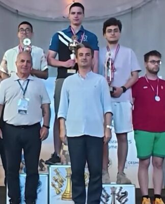 Δημήτρης Αλεξάκης: Ο πρώτος Grandmaster από τον Πειραιά γράφει ιστορία στο ελληνικό σκάκι!