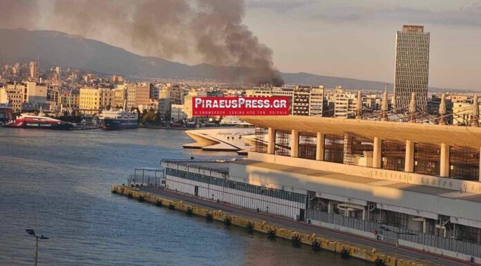 Φωτιά σε σπίτι στη Δραπετσώνα – Εκκένωση κατοικιών