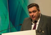 ΑΠΟΚΛΕΙΣΤΙΚΟ: Παραιτήθηκε ο Αντιπεριφερειάρχης Νήσων Αττικής Γιάννης Βουτσινάς – Παραμένει Περιφερειακός Σύμβουλος