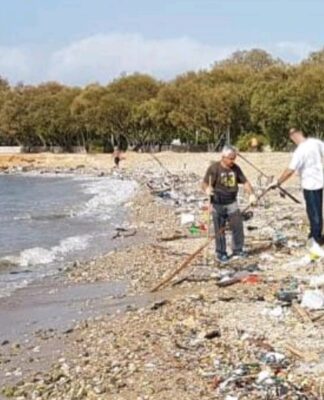 Δείτε σε ποιες παραλίες του Πειραιά απαγορεύεται το μπάνιο!