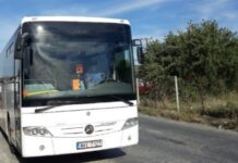 Τουριστικό λεωφορείο τυλίχθηκε στις φλόγες