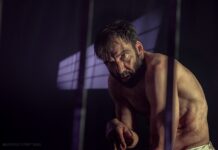 «Σκότωσα τον νταή του απαρτχάιντ – Δημήτρης Τσαφέντας» για 2η χρονιά