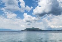 Θεαματικός υδροστρόβιλος στον Αργοσαρωνικό – Οι εικόνες που εντυπωσίασαν τους κατοίκους