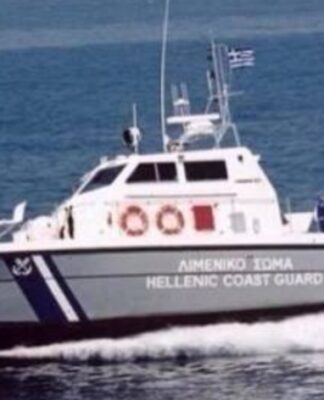 Ιστιοπλοϊκό τυλίχθηκε στις φλόγες