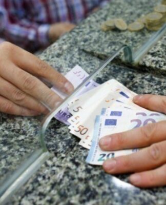 Ποιοι συνταξιούχοι θα λάβουν το μόνιμο ετήσιο επίδομα των 250 ευρώ – Πότε θα δοθεί