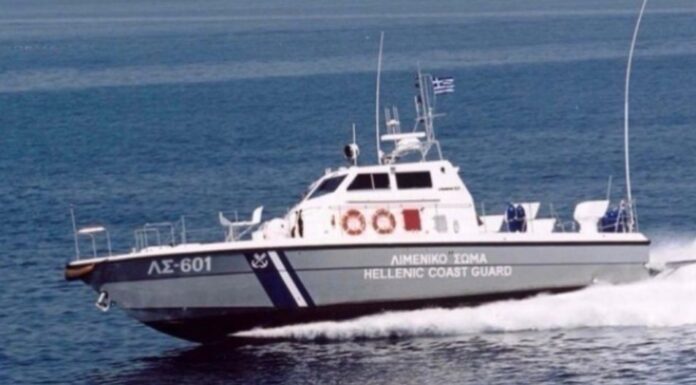 Πειραιάς: Συνελήφθη Σύρος για διακίνηση μεταναστών – Δείτε τι χρησιμοποιούσε ως «βιτρίνα»