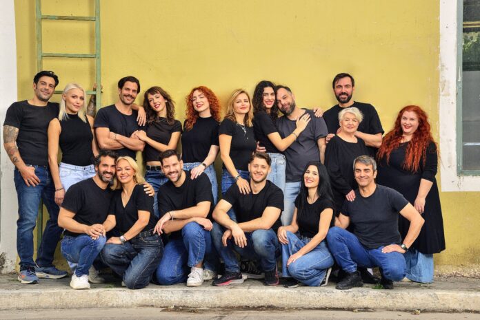 Ο Δημήτρης Καρατζιάς και ο Μάνος Αντωνιάδης ανεβάζουν στη σκηνή το «ΣΚΟΤΩΝΟΥΝ ΤΑ ΑΛΟΓΑ ΟΤΑΝ ΓΕΡΑΣΟΥΝ»