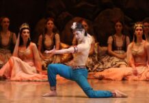 Ο ΘΡΥΛΙΚΟΣ IVAN VASILIEV ΣΤΟ CHRISTMAS THEATER