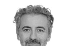Ο Θέμης Μουμουλίδης και ο Λευτέρης Γιοβανίδης ανεβάζουν τις Εκκλησιάζουσες