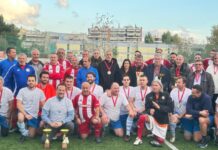 Ο Γιάννης Μώραλης στον φιλικό αγώνα των Βετεράνων του Ολυμπιακού με την ομάδα του Αντικαρκινικού Νοσοκομείου Πειραιά «Μεταξά»