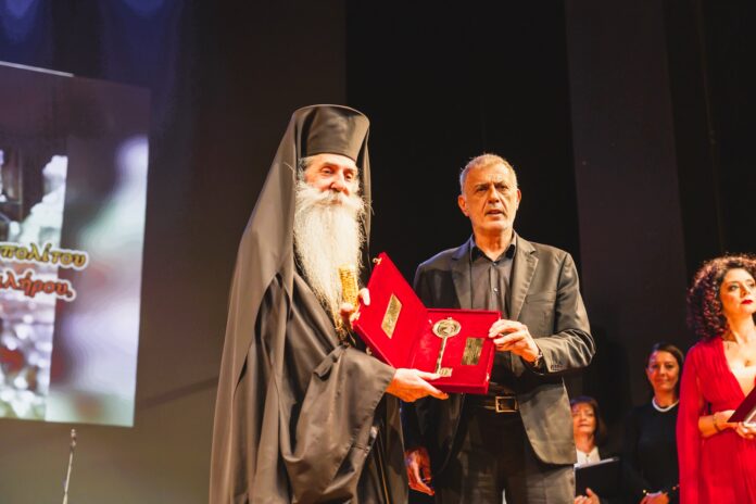 Επίτιμος Δημότης Πειραιά ο Μητροπολίτης Σεραφείμ! (φωτο)