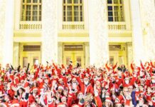 Χιλιάδες Άγιοι Βασίληδες «πλημμύρισαν» τον Πειραιά στο Santa Night Run! (Φωτο)