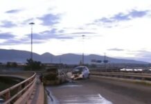Τροχαίο στο Φάληρο: Αυτοκίνητο κάηκε ολοσχερώς μετά από σύγκρουση – ΙΧ μπήκε στο αντίθετο ρεύμα