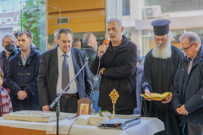 Γιορτινή ατμόσφαιρα στην κοπή της πρωτοχρονιάτικης πίτας της Β’ Δημοτικής Κοινότητας Πειραιά