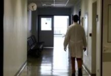 Στο νοσοκομείο πασίγνωστη Ελληνίδα τραγουδίστρια και ηθοποιός – Ακυρώθηκαν οι παραστάσεις της
