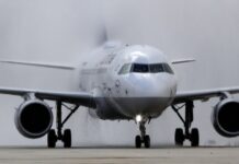 Μεθυσμένος επιβάτης προκάλεσε χάος σε αεροπλάνο σε πτήση για Θεσσαλονίκη