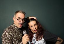 Το stand up comedy «Δεν θα πεθάνουμε κι όλας» συνεχίζει για άλλες τρεις παραστάσεις