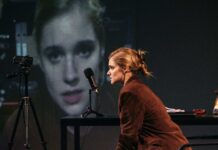 Ο θεατρικός μονόλογος “Girls & Boys” του Dennis Kelly με την Νατάσα Εξηνταβελώνη