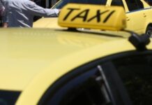 Τρόμος για οδηγό ταξί: Προσποιήθηκαν τους πελάτες και του άρπαξαν τις εισπράξεις υπό την απειλή όπλου