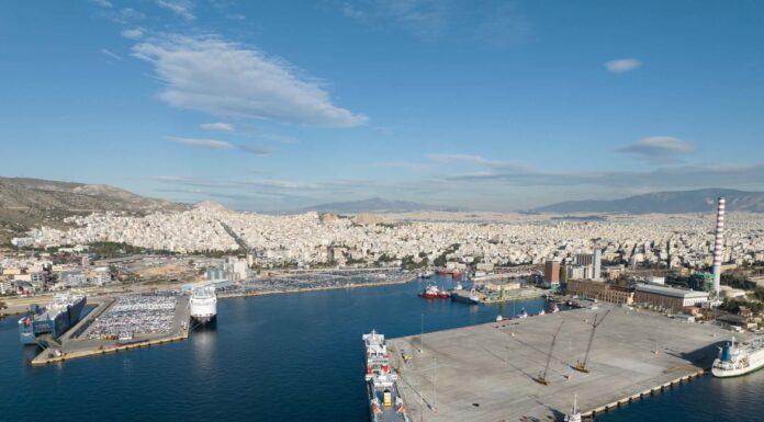 Πειραιάς: Νεκρός ο οδηγός του ταξί που έπεσε στη θάλασσα
