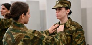 Ιστορική στιγμή στη Λαμία – Παρουσιάστηκαν οι πρώτες γυναίκες που θα υπηρετήσουν στον στρατό