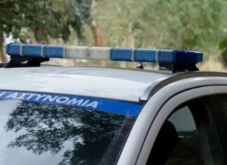 Σοκαριστικό βίντεο: Αυτοκίνητο κινούνταν ανάποδα στη λεωφόρο Αθηνών – Ωρωπού και συγκρούστηκε με φορτηγό
