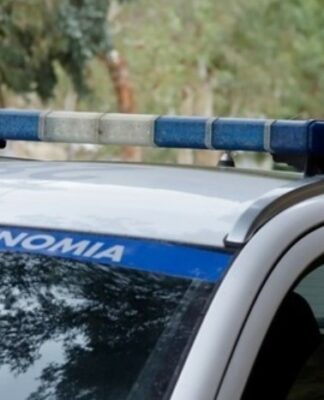 Σοκαριστικό βίντεο: Αυτοκίνητο κινούνταν ανάποδα στη λεωφόρο Αθηνών – Ωρωπού και συγκρούστηκε με φορτηγό