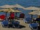 Κοιμόταν στην παραλία, τον πέρασαν για νεκρό – Δείτε τι έκαναν