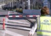 Ανετράπη φορτηγό με μπάζα στην Αττική Οδό, απεγκλώβισαν τον οδηγό