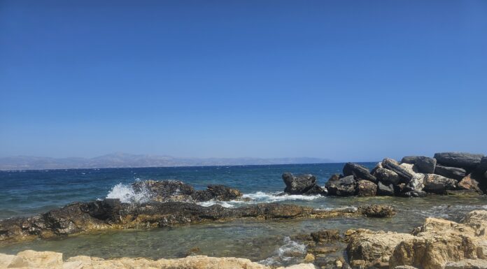 Θρίλερ για τον αγνοούμενο 20χρονο κολυμβητή: Σταμάτησαν οι έρευνες λόγω των ανέμων