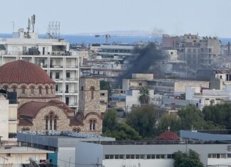Φωτιά τώρα στον Πειραιά! (φωτο)