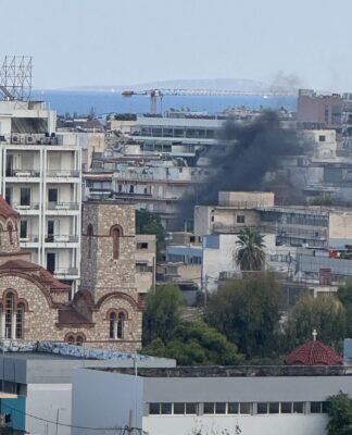 Φωτιά τώρα στον Πειραιά! (φωτο)