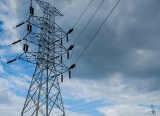 Διακοπές ρεύματος στην Αττική: Στο σκοτάδι Πειραιάς, Νίκαια, Περιστέρι και Σαλαμίνα