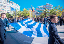 Με λαμπρότητα και εθνική υπερηφάνεια ο εορτασμός της 28ης Οκτωβρίου 1940 στον Πειραιά (ΦΩΤΟ)